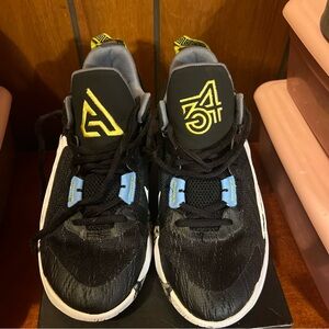 Nike Kids Black and Yellow Sneakers